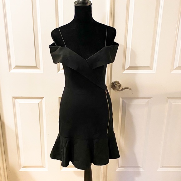 Alice + Olivia Dresses & Skirts - ALICE + OLIVIA BLACK Trumpet cold shoulder midi